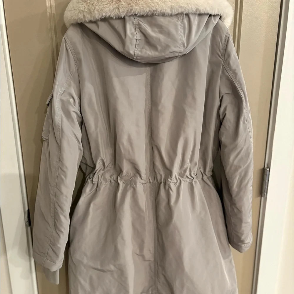 GAP Women's Parka with Faux Fur Collar - Picture 9 of 11